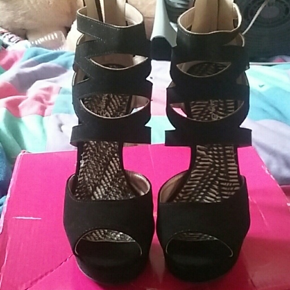 High heels - Picture 3 of 4