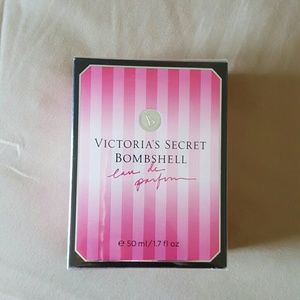 Victoria Secret Bombshell perfume