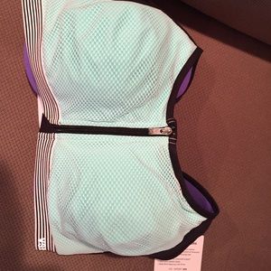 Knockout front close sports bra VSX