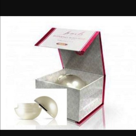 MicaBeauty Pearl moisturizer 💕 - Picture 4 of 4