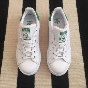 Size 5 Adidas Stan Smiths