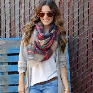 The most popular  scarf for this upcoming fall 🍂