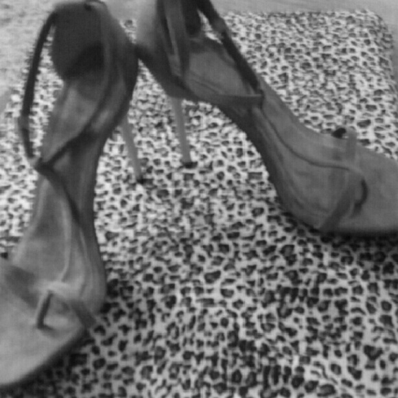 Designer suede point pump