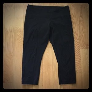 Lulu lemon black cropped leggings