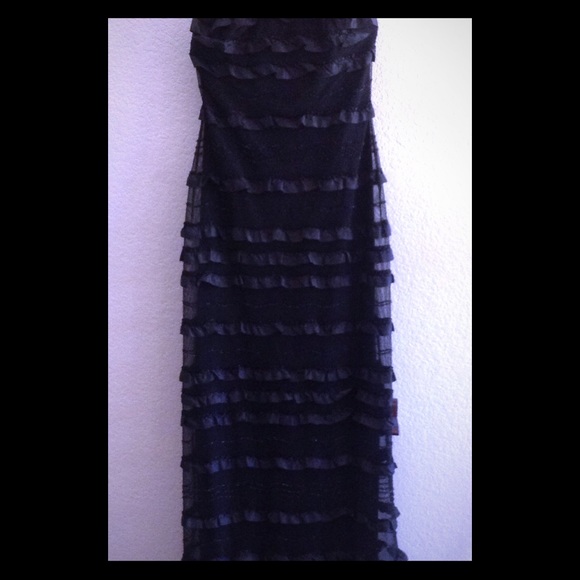 Black Sleeveless Evening Gown