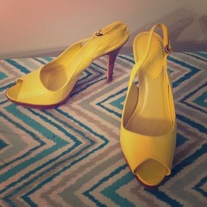 Gorgeous Aldo sling back heel.