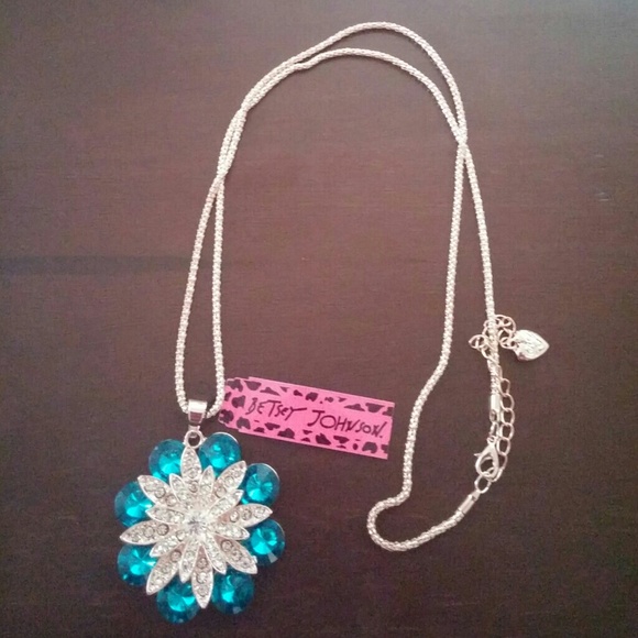 !SOLD ONⓂ! Betsey Johnson Necklace - Picture 2 of 2
