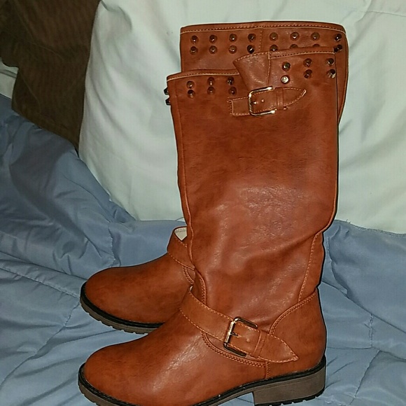 Queen Chateau Cognac Gold Studded Boots 8.5 - Picture 2 of 2