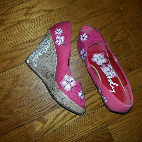 Summer wedges