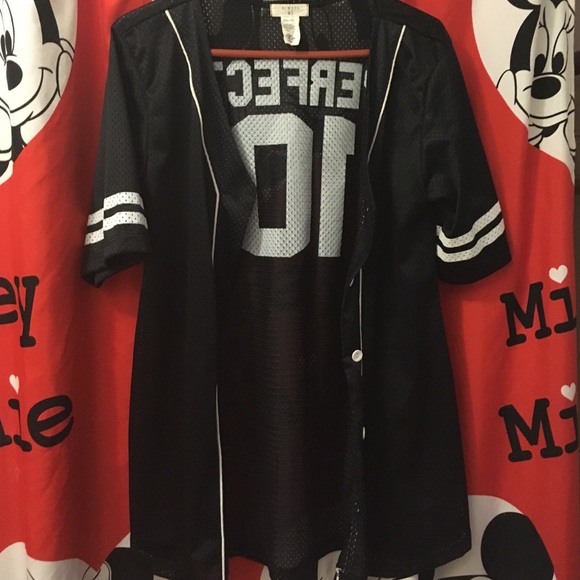 Black and white large baseball jersey❤️