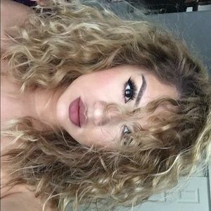 Meet your Posher, Tania