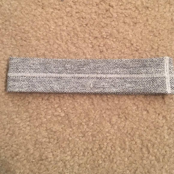 lululemon fly away tamer headband