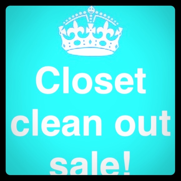Check out my closet!! ☺️