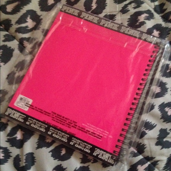 VS PINK PLANNER. FREE W/ $50 vs Purch - Picture 2 of 3
