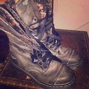 Dr Martens🤗 ✨ :)✨ SALE✨ ONE HOUR ONLY!