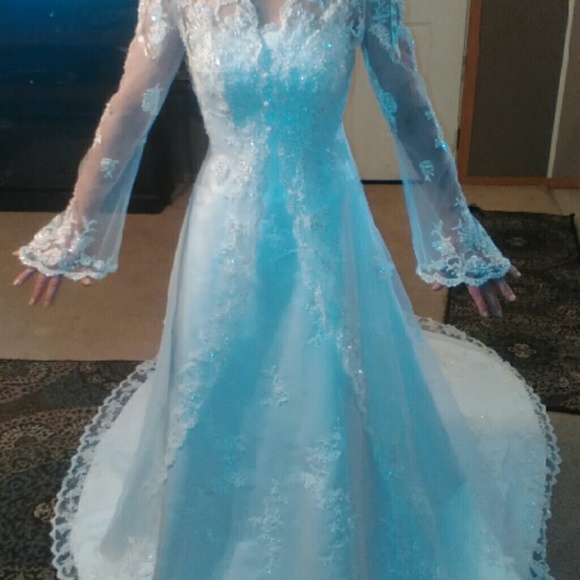 Wedding Gown MARKED DOWN FOR ONE DAY SALE - Picture 1 of 4