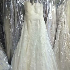 Wedding dress never been wore