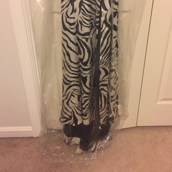 Stunning zebra print prom dress - Picture 3 of 4