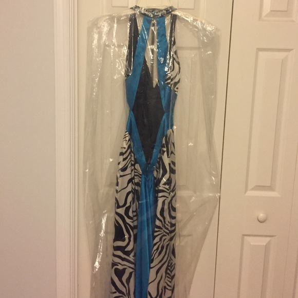 Stunning zebra print prom dress - Picture 4 of 4