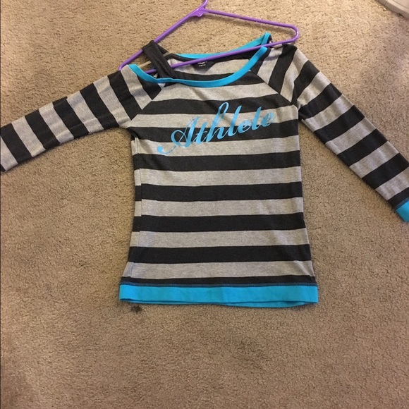 One shoulder off tee - Picture 1 of 1