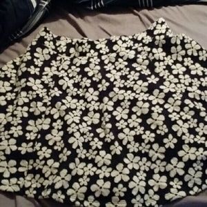BLACK AND WHITE DAISY PRINT SKIRT BY H&M