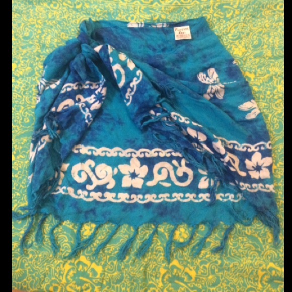 🐬Super soft Batik blue fringe swim wrap