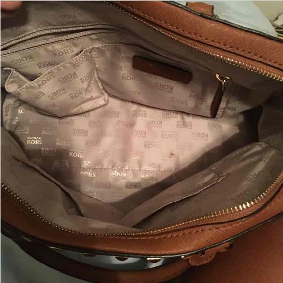 Micheal Kors studded purse - Picture 3 of 3