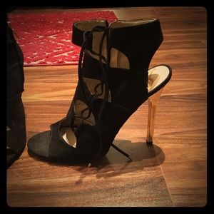 Gorgeous Sam Edelman black and gold heels!!