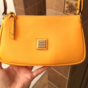 Authentic Dooney & Bourke Crossbody bag! LIKE NEW!