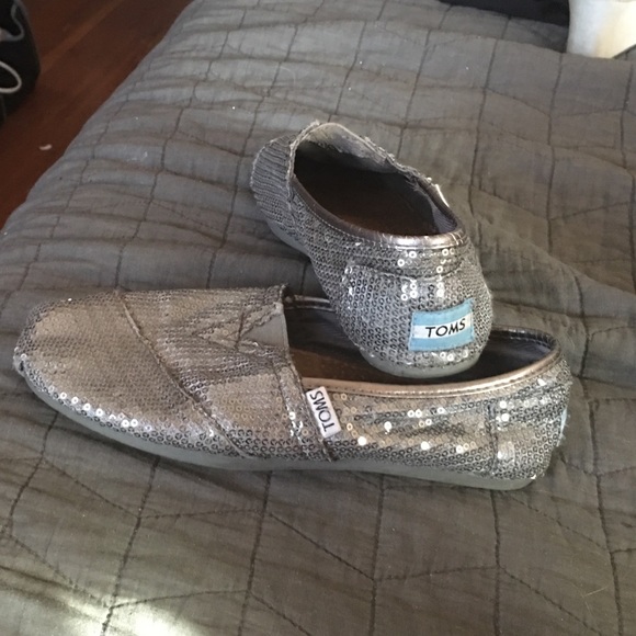 SOLD. Toms sparkly pewter colored flats - Picture 3 of 4