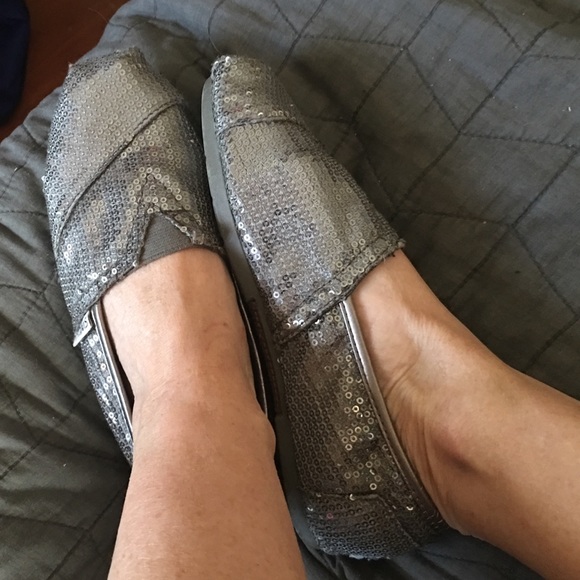 SOLD. Toms sparkly pewter colored flats - Picture 4 of 4