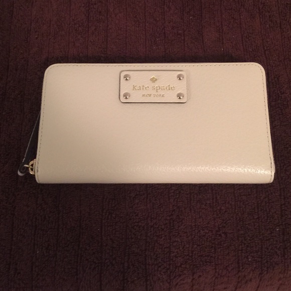 *Sold*Kate Spade Wellesley wallet