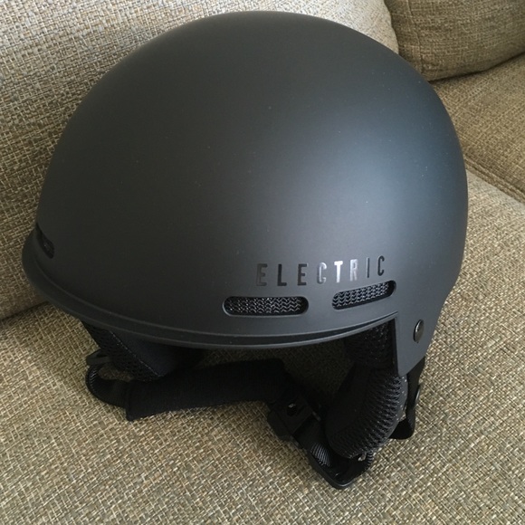 Electric snowboard helmet