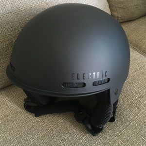 Electric snowboard helmet
