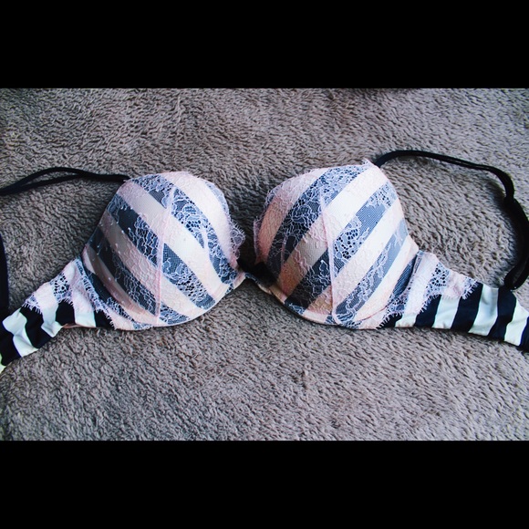 Victoria Secret Bra 32DD. - Picture 1 of 2