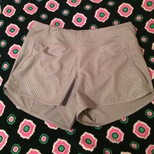 Taupe UA "Speed shorts"