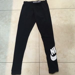 Nike workout pants. Color black. Size small.