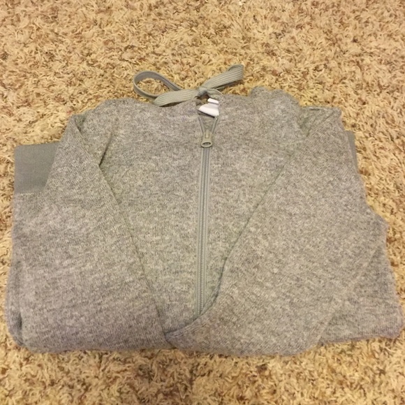 Gray fuzzy sweatshirt - Picture 2 of 2