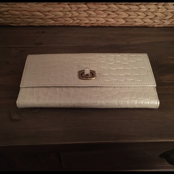 Ann Taylor metallic cream colored embossed wallet - Picture 1 of 3