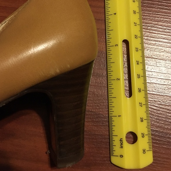 Ralph Lauren tan size 7 - Picture 3 of 3