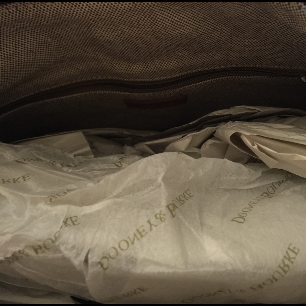 Brand new Dooney and Burke shoulder bag. - Picture 4 of 6