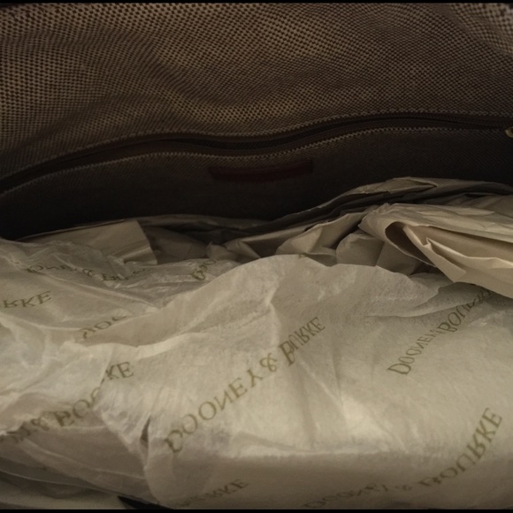 Brand new Dooney and Burke shoulder bag. - Picture 4 of 6