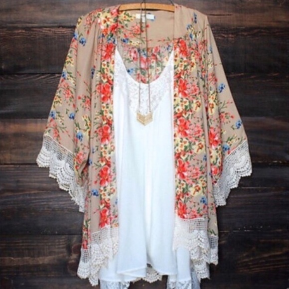 Ready2Ship 🌸 Floral Kimono- size large