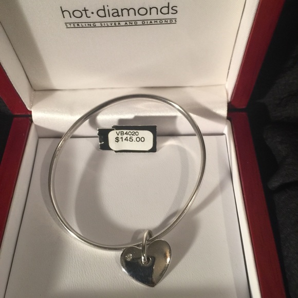 Hot Diamonds heart bangle - Picture 2 of 3