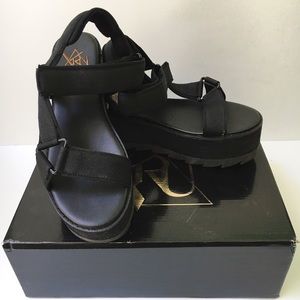 Platform YRU Pulse Lo Shoes