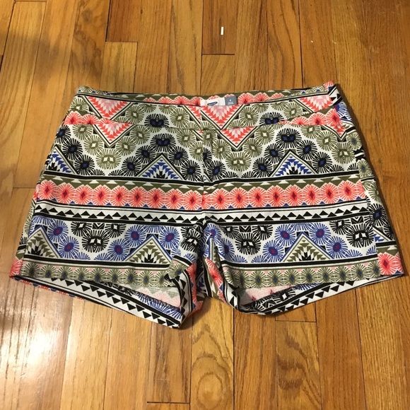 NWOT tribal print/geometric shorts