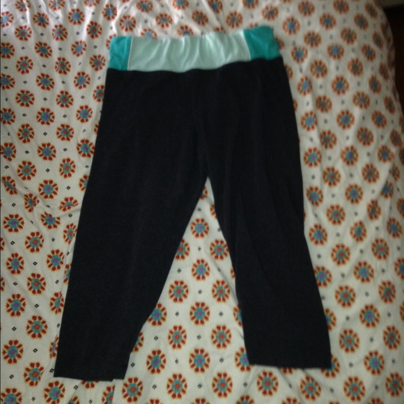 Dark grey crop leggings