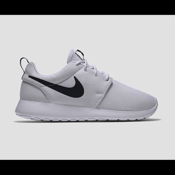 Nike | Light Grey Women's Roshe Sneaker