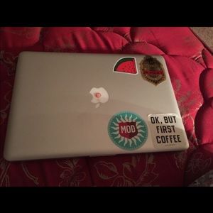 APPLE MAC LAPTOP 2008