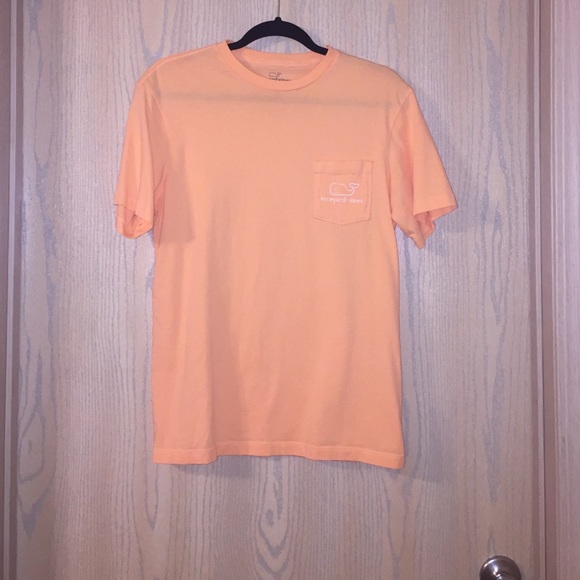 Vineyard Vines tshirt